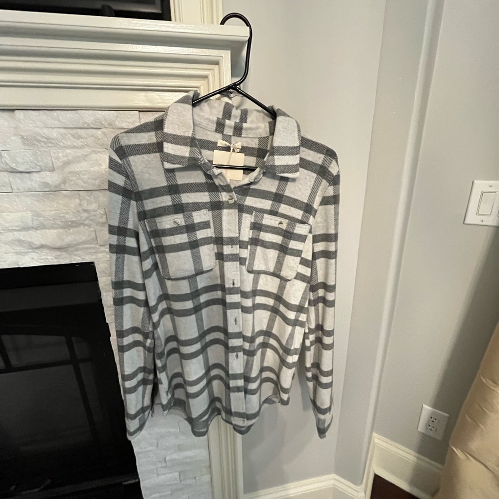 Super soft and brand new plaid trucker shacket size Small